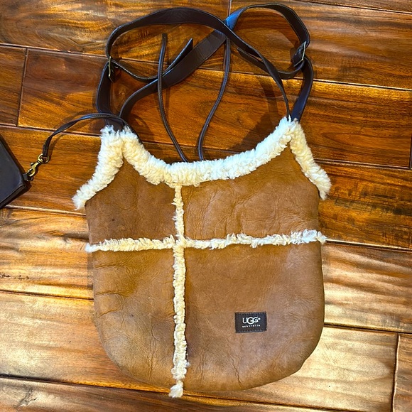 UGG Australia Tan/cream Fur Trim/Interior w sm int purse - Picture 1 of 7